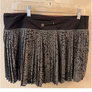 Lululemon EUC skirt with shorts